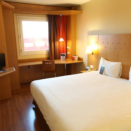 Отель Ibis Alcala De Henares La Garena Экстерьер фото