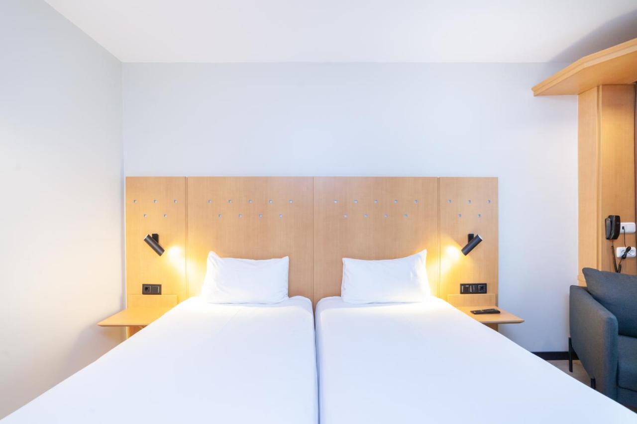 Отель Ibis Alcala De Henares La Garena Экстерьер фото