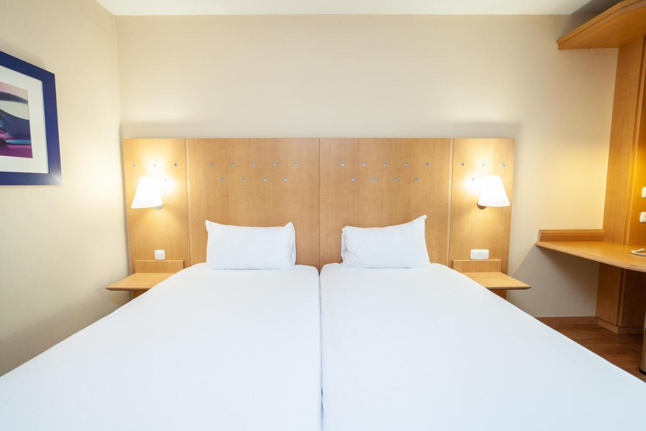 Отель Ibis Alcala De Henares La Garena Экстерьер фото