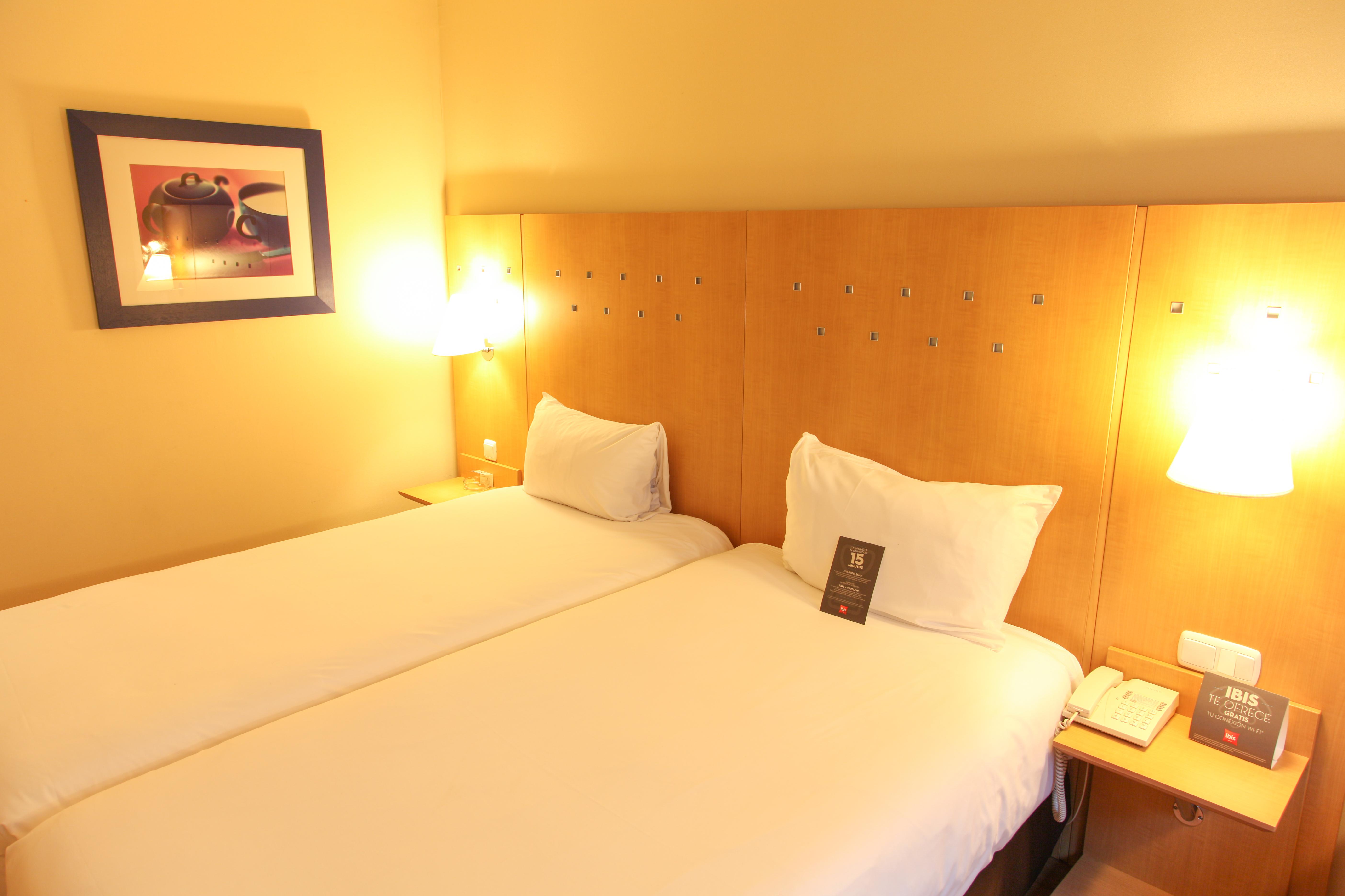 Отель Ibis Alcala De Henares La Garena Экстерьер фото