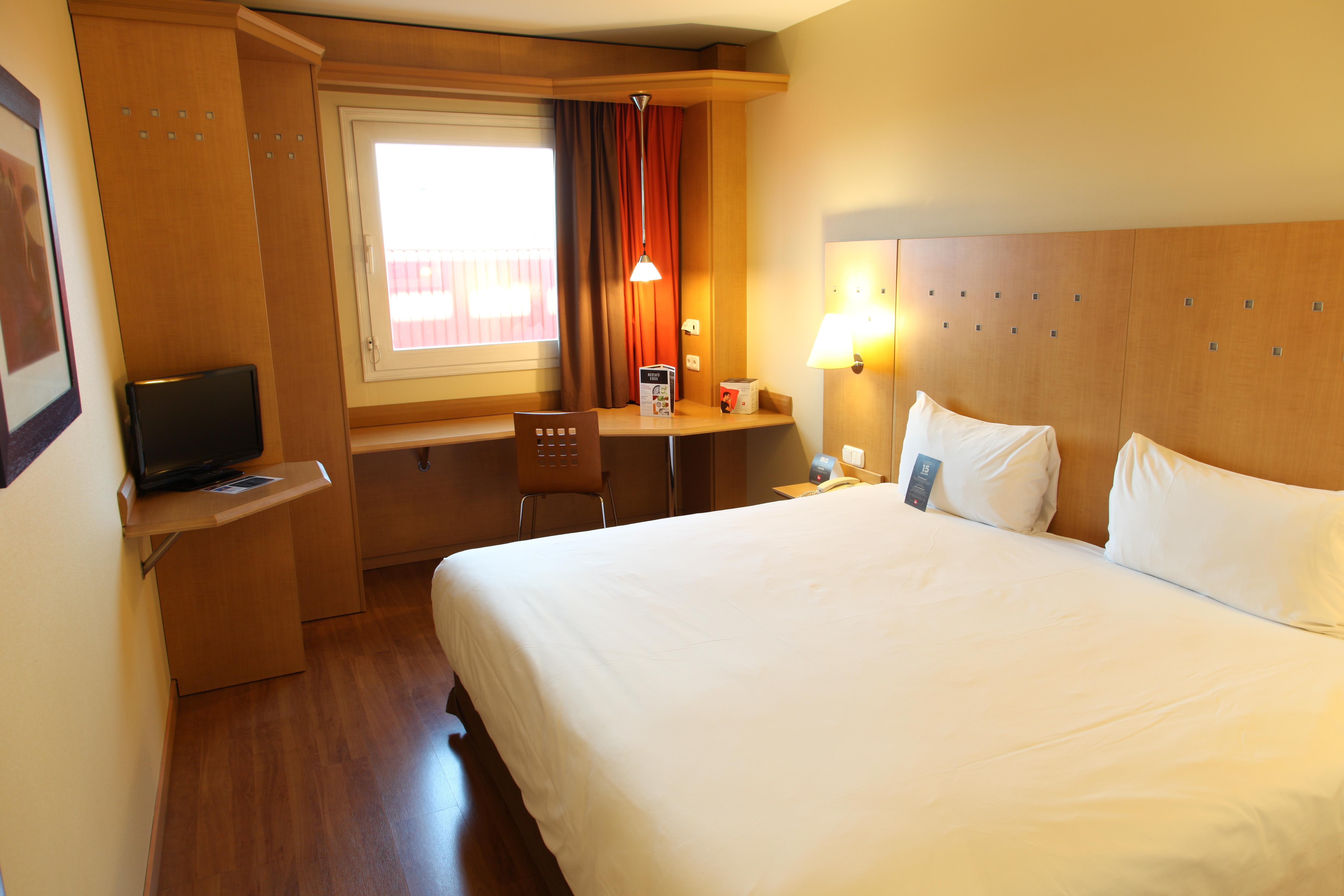 Отель Ibis Alcala De Henares La Garena Экстерьер фото