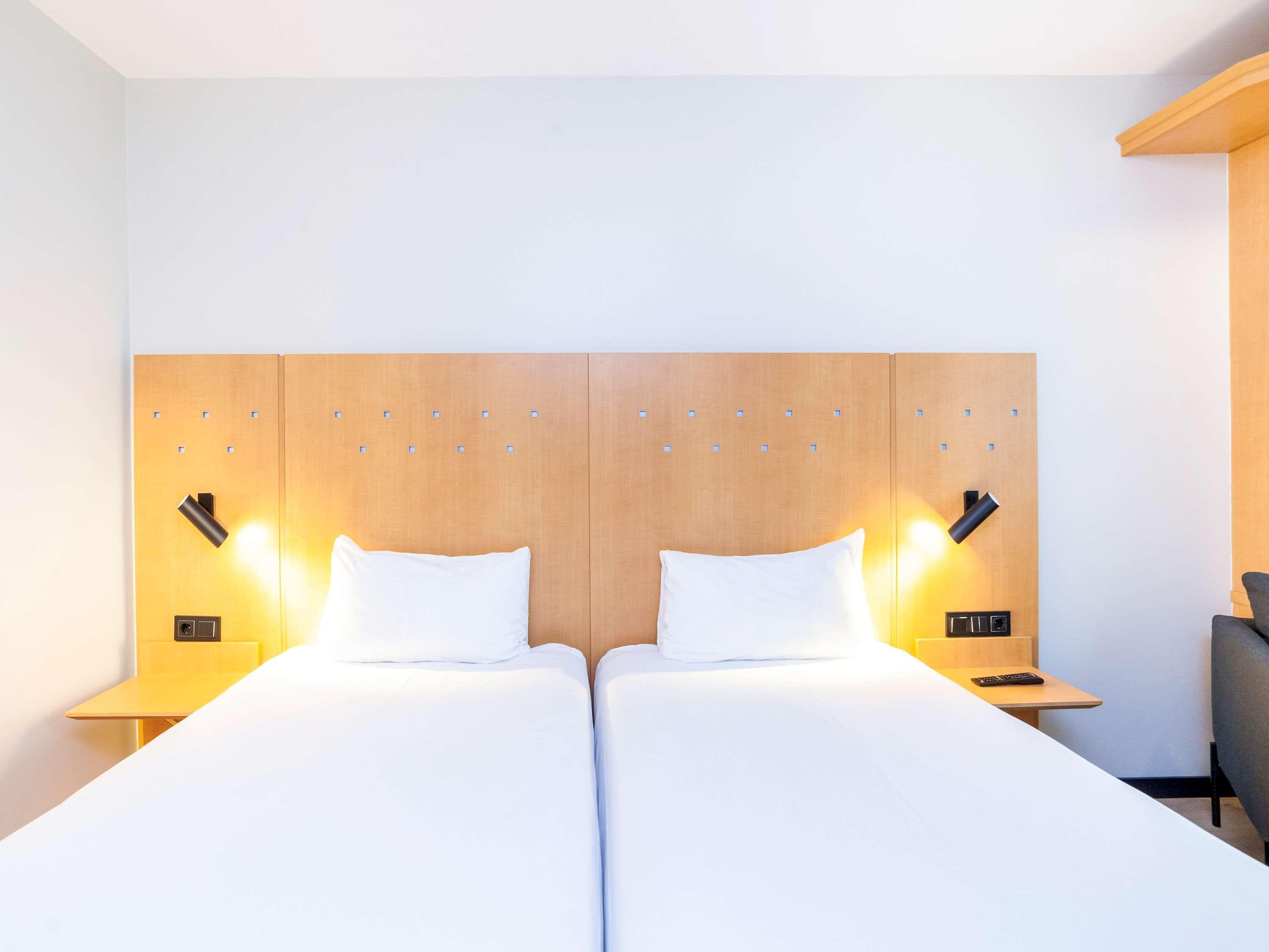 Отель Ibis Alcala De Henares La Garena Экстерьер фото