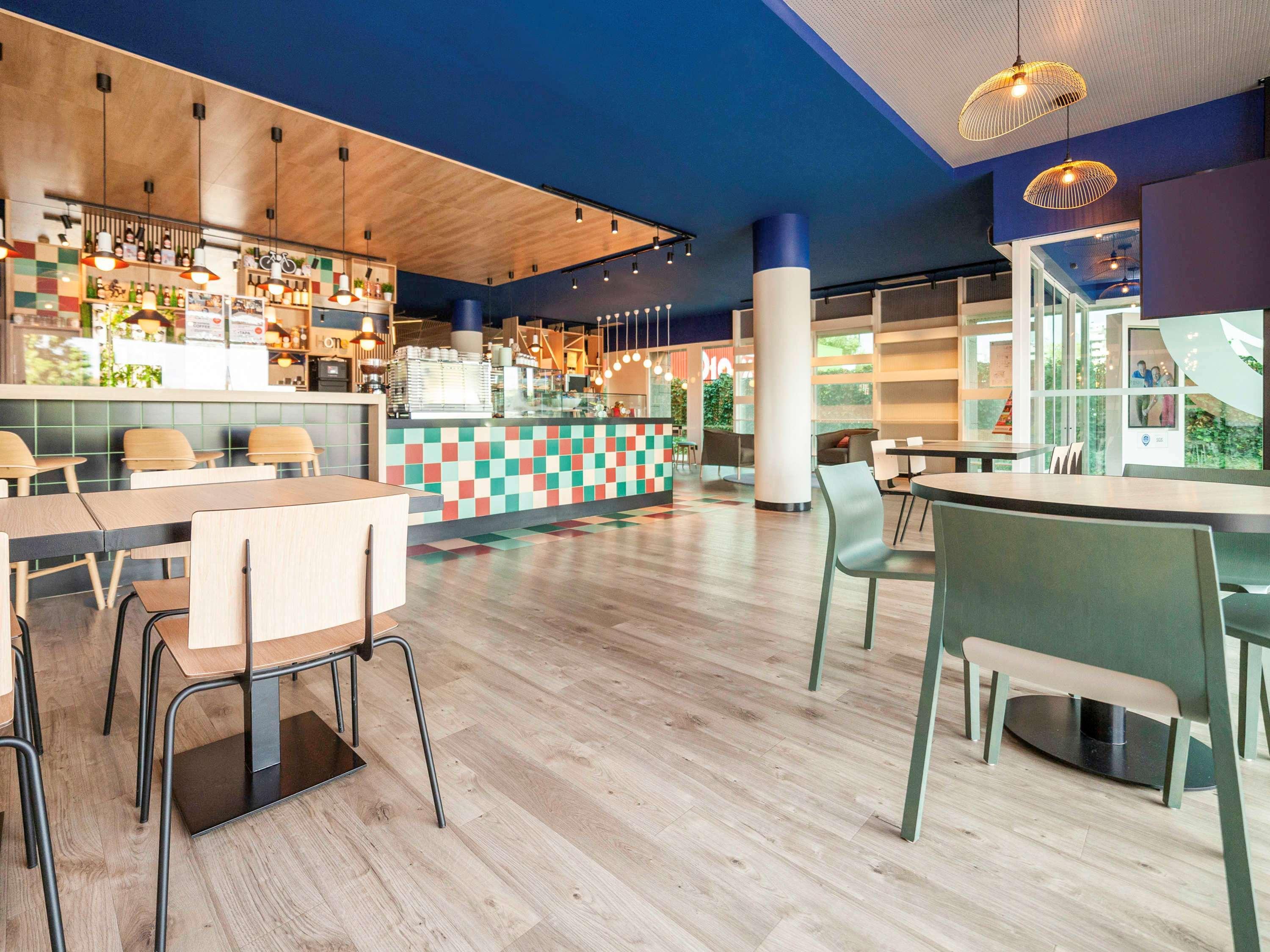 Отель Ibis Alcala De Henares La Garena Экстерьер фото