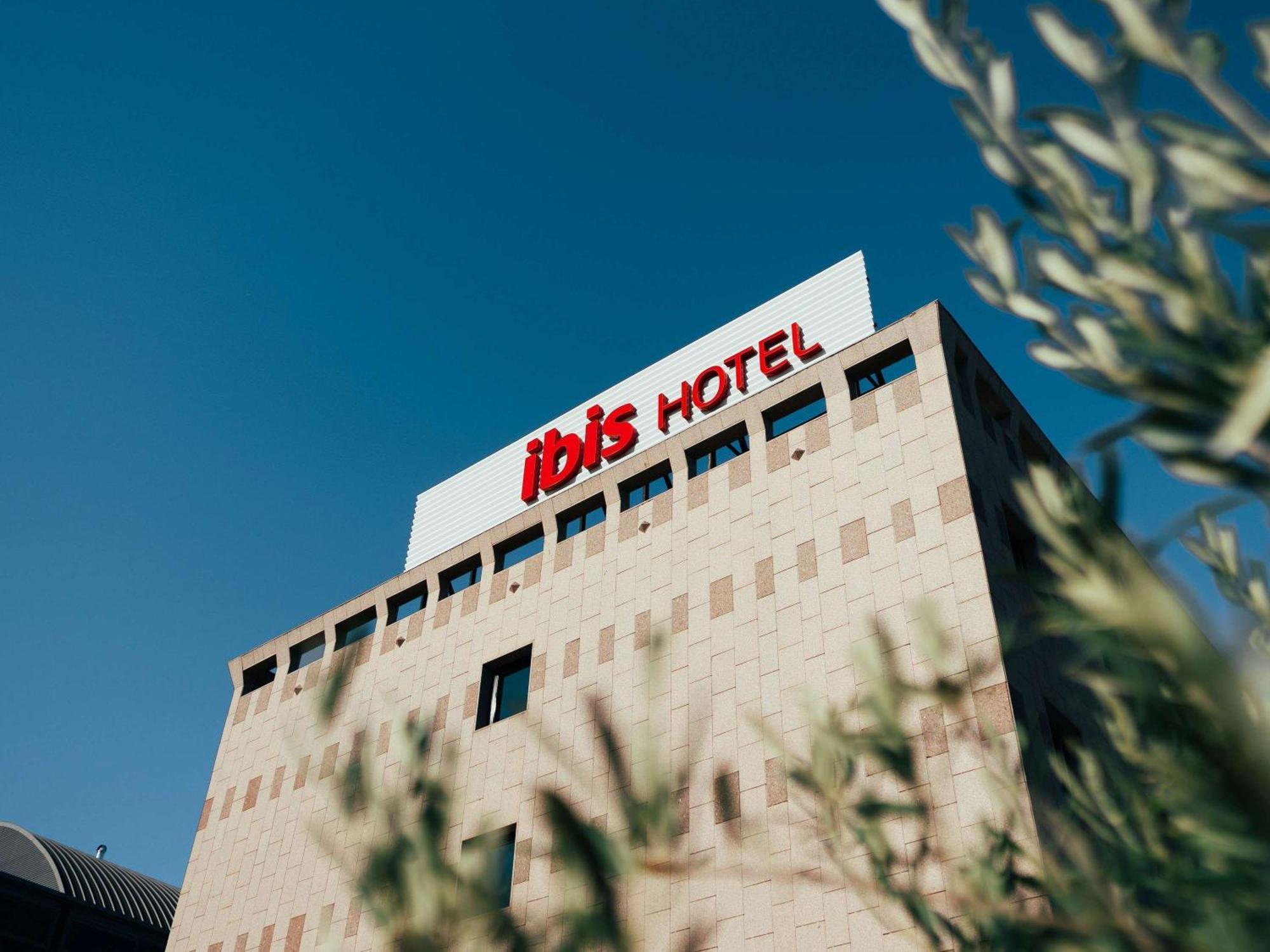 Отель Ibis Alcala De Henares La Garena Экстерьер фото