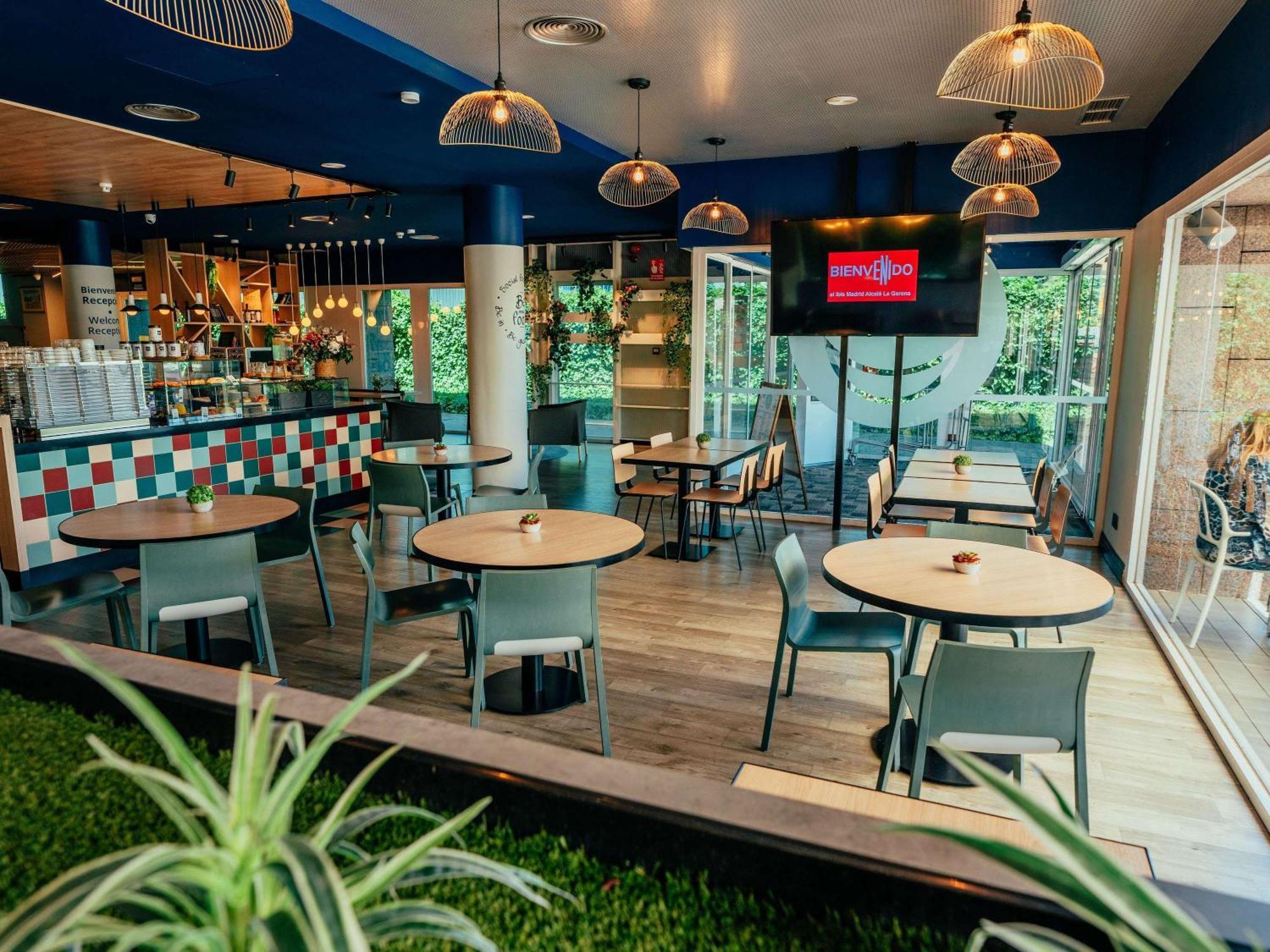 Отель Ibis Alcala De Henares La Garena Экстерьер фото