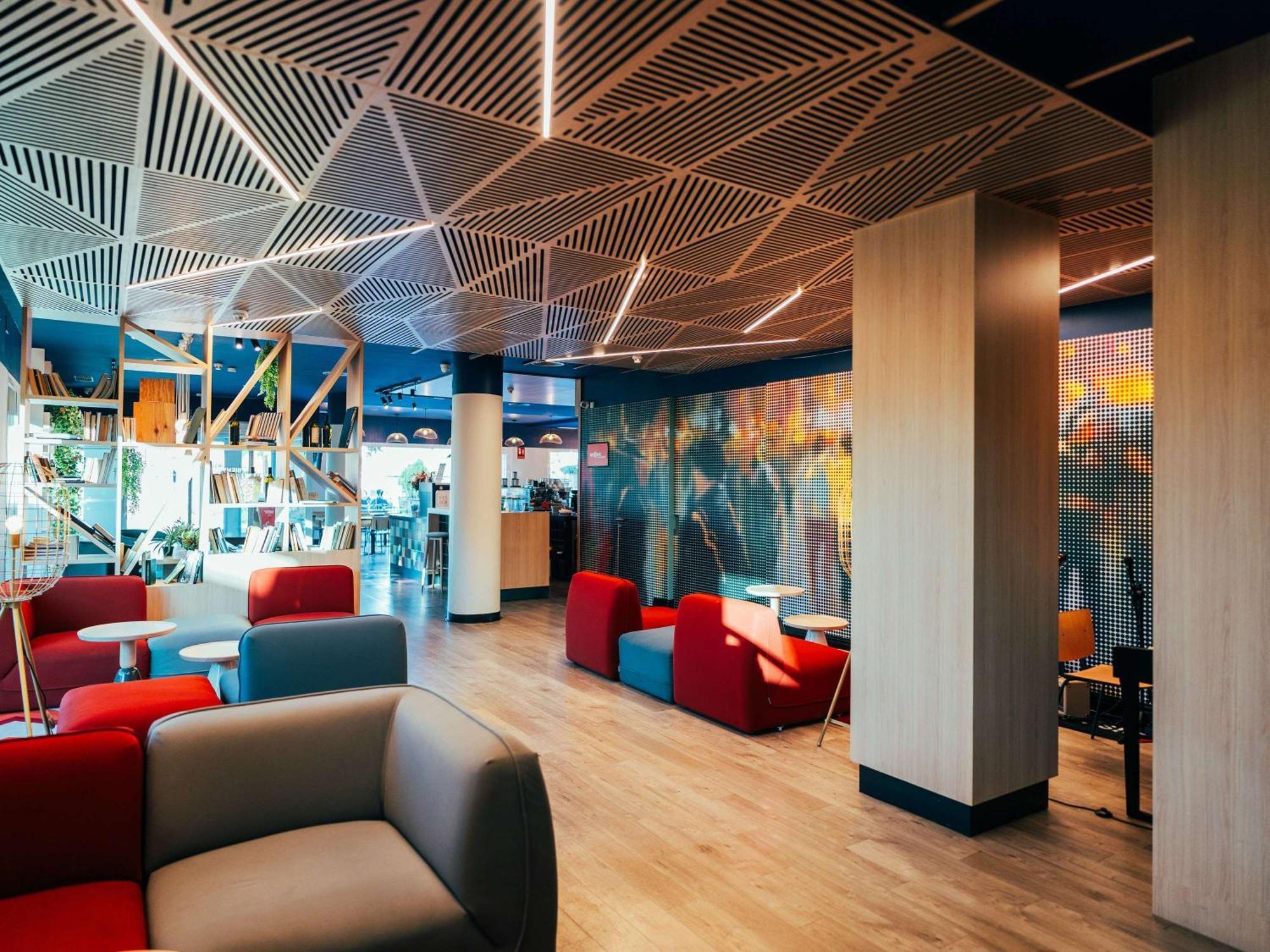 Отель Ibis Alcala De Henares La Garena Экстерьер фото