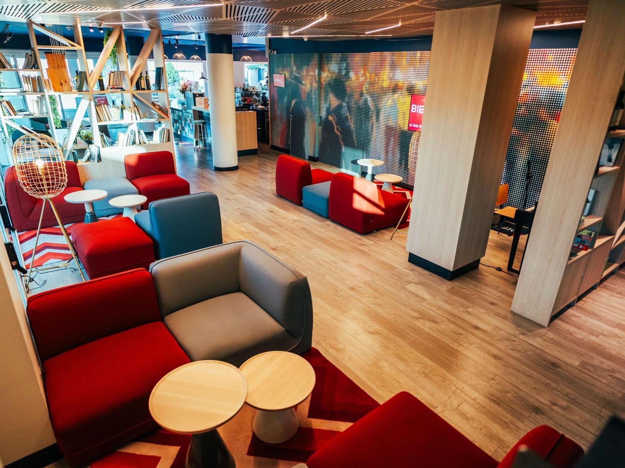 Отель Ibis Alcala De Henares La Garena Экстерьер фото